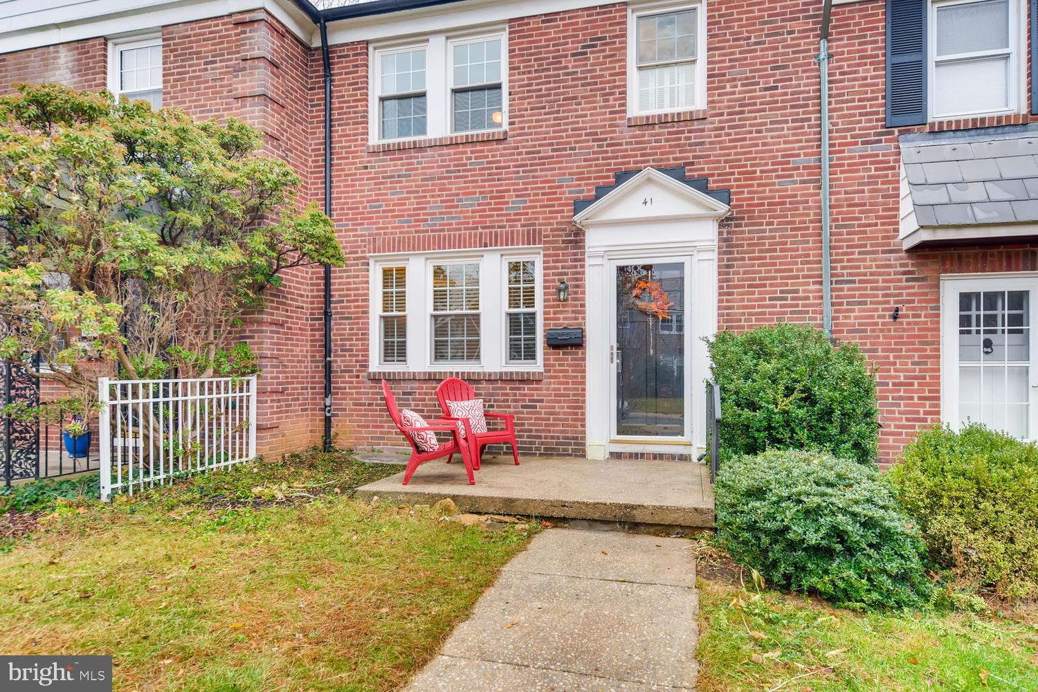 41 Murdock Road Baltimore, MD 21212 - Photo 2 of 30 This home has a level entry.