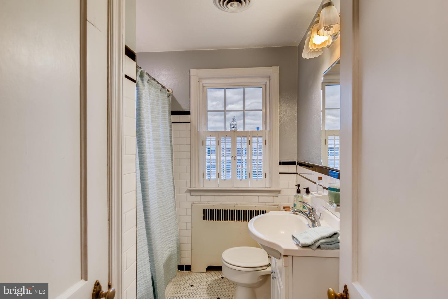 41 Murdock Road Baltimore, MD 21212 - Photo 14 of 30 Full bath on second level