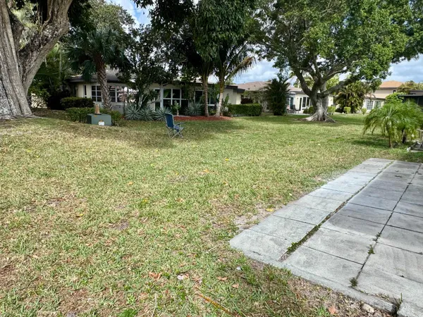$2,100 | 13751 Via Aurora, Unit A, Delray Beach, FL 33484