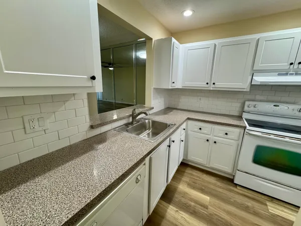 $2,100 | 13751 Via Aurora, Unit A, Delray Beach, FL 33484
