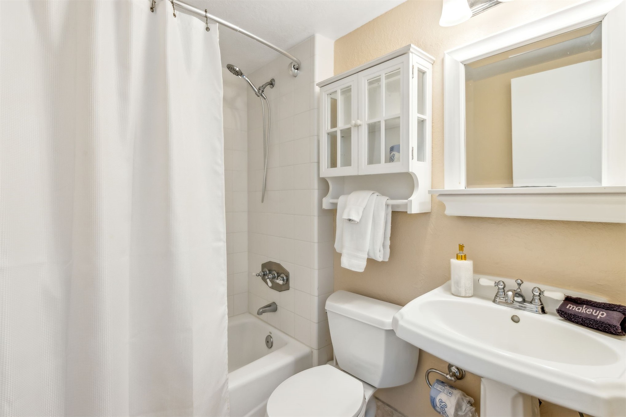 1107 Beach Walker Road, Unit 1107 Fernandina Beach, FL 32034 - Photo 29 of 63 a bathroom with a sink and a mirror