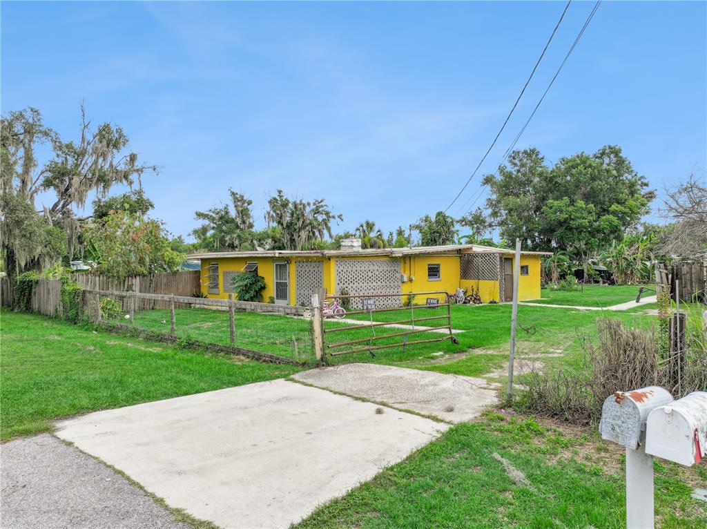 825 Cook Road Mulberry, FL 33860 - Photo 2 of 25