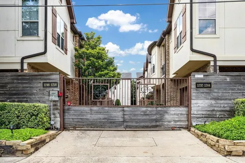 $385,000 | 1250 Sampson Street, Houston, TX 77003