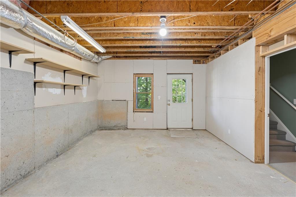 520 Redding View Court Northwest Sandy Springs, GA 30328 - Photo 22 of 27 a view of an empty room