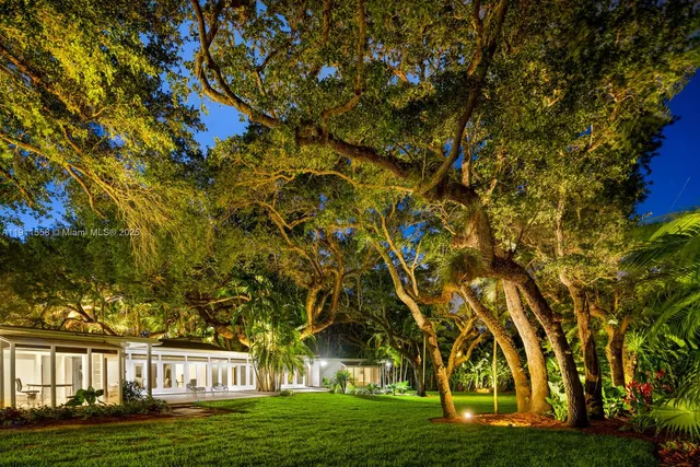 a view of building with outdoor space