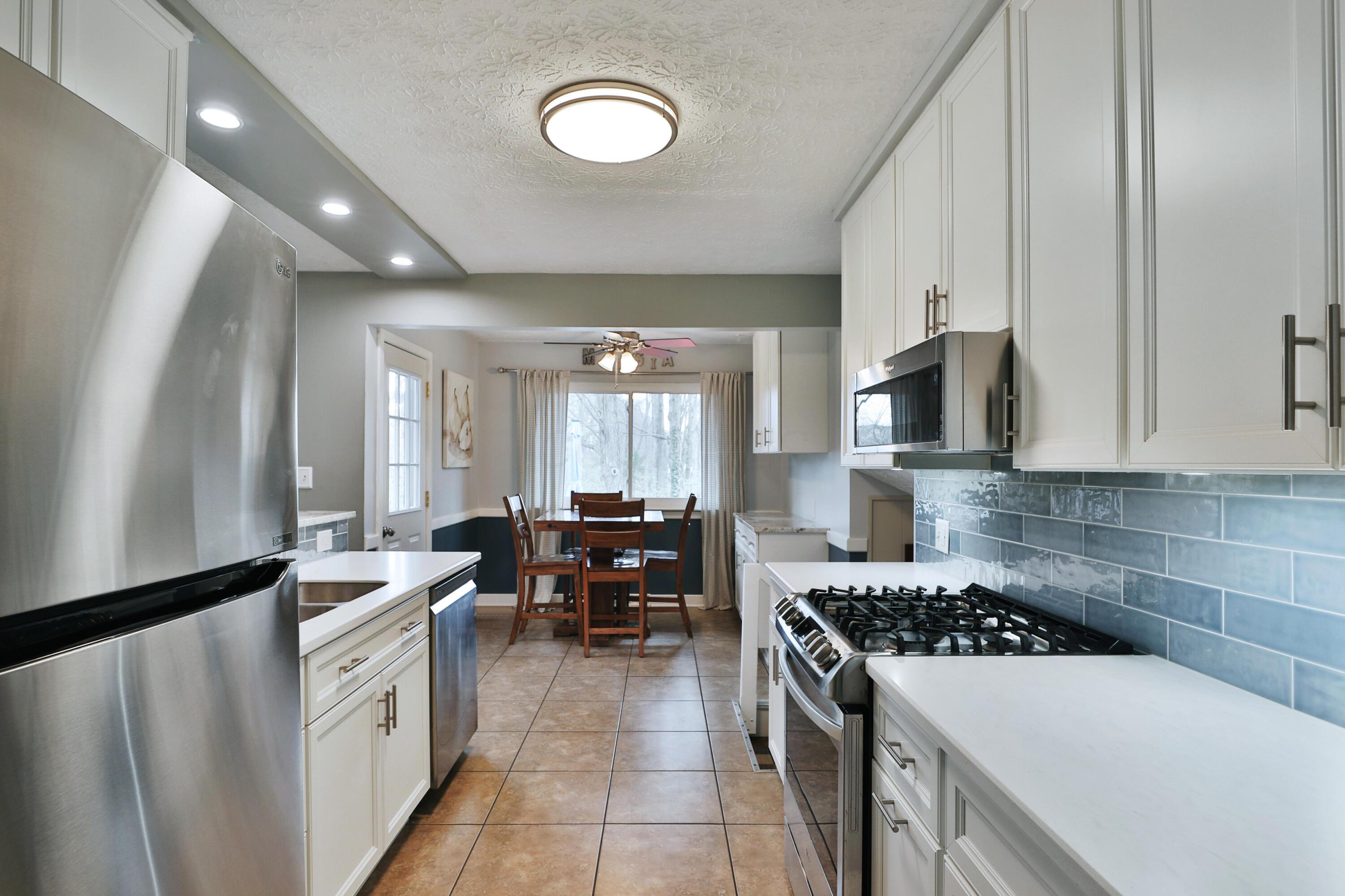 7044 Linworth Road Columbus, OH 43235 - Photo 17 of 48 Eat-in kitchen