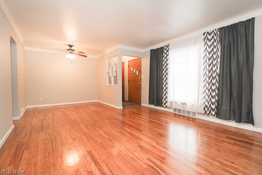4012 Verona Road Cleveland, OH 44121 - Photo 4 of 35