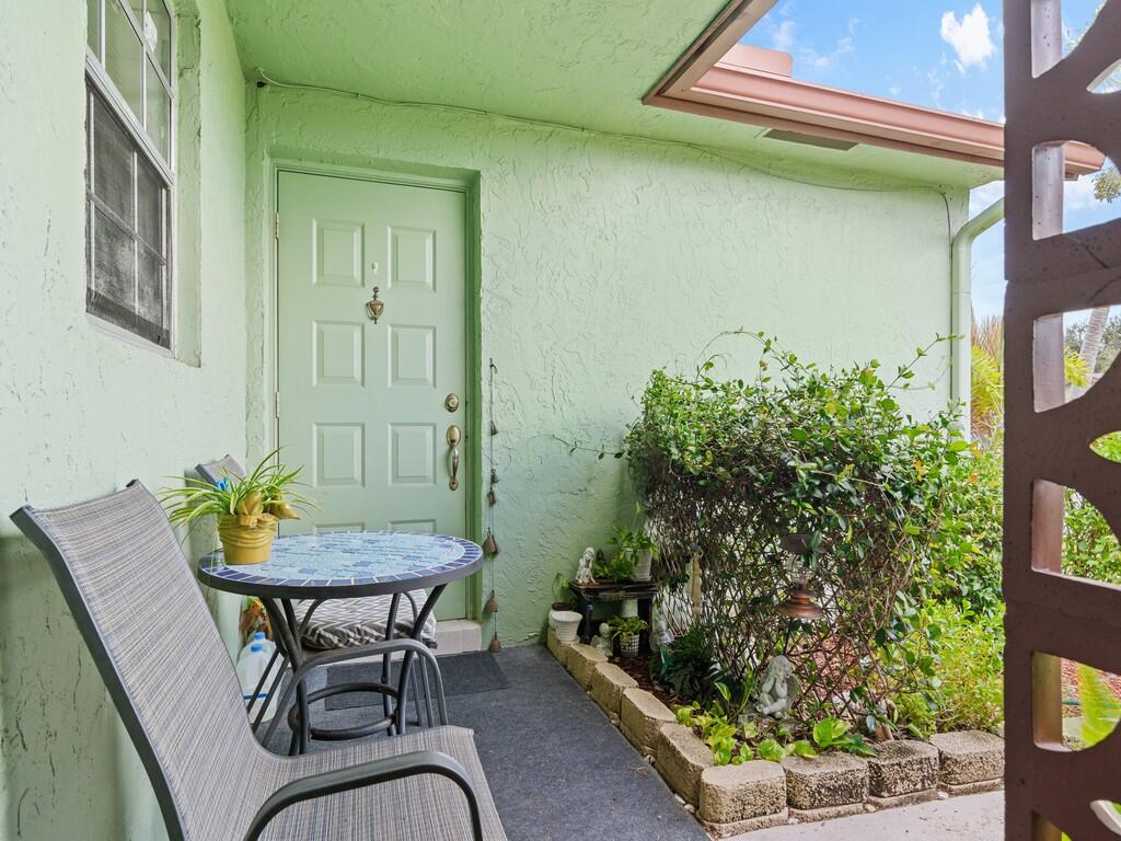 1702 Lakefront Boulevard, Unit B Fort Pierce, FL 34982 - Photo 2 of 29 Resized008