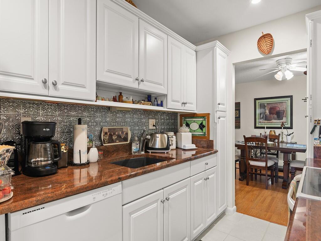 1702 Lakefront Boulevard, Unit B Fort Pierce, FL 34982 - Photo 4 of 29 Resized022