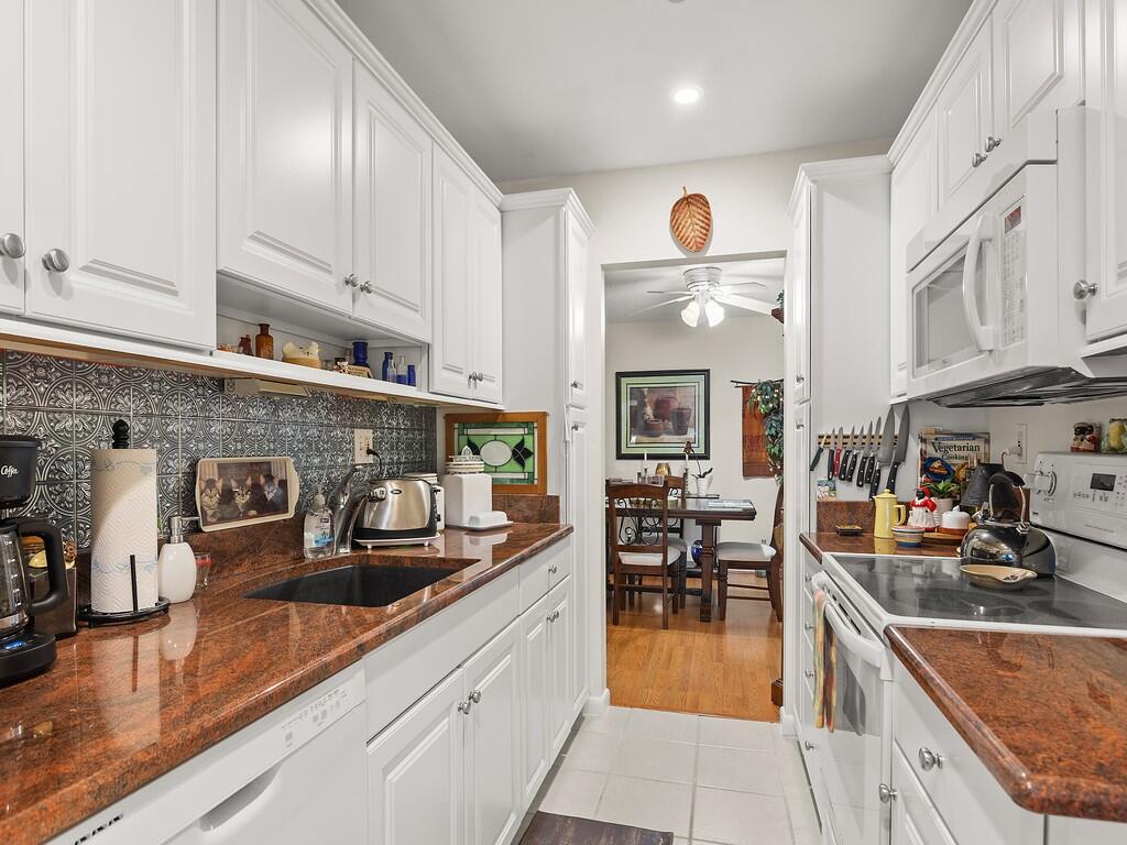 1702 Lakefront Boulevard, Unit B Fort Pierce, FL 34982 - Photo 5 of 29 Resized021