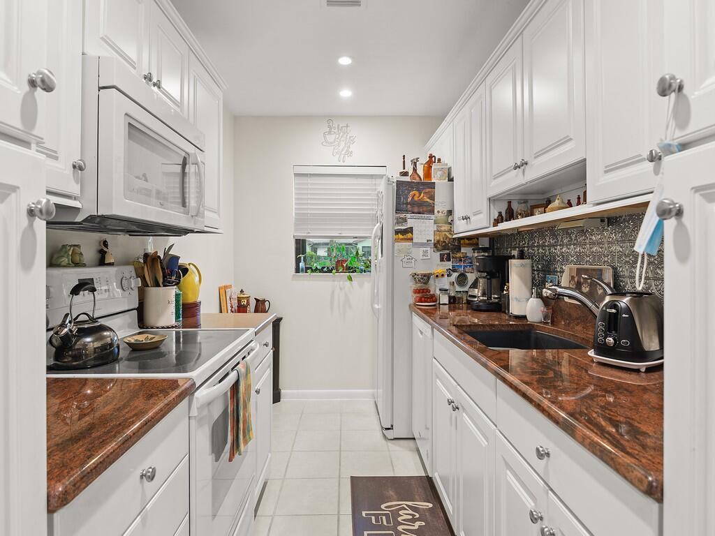 1702 Lakefront Boulevard, Unit B Fort Pierce, FL 34982 - Photo 6 of 29 Resized020