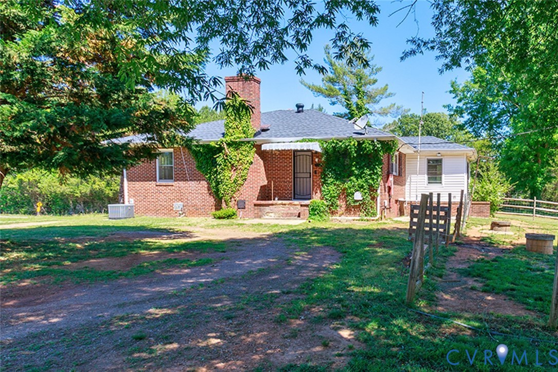 9903 Boze Road Ford, VA 23850 - Photo 3 of 45 a front view of a house with garden