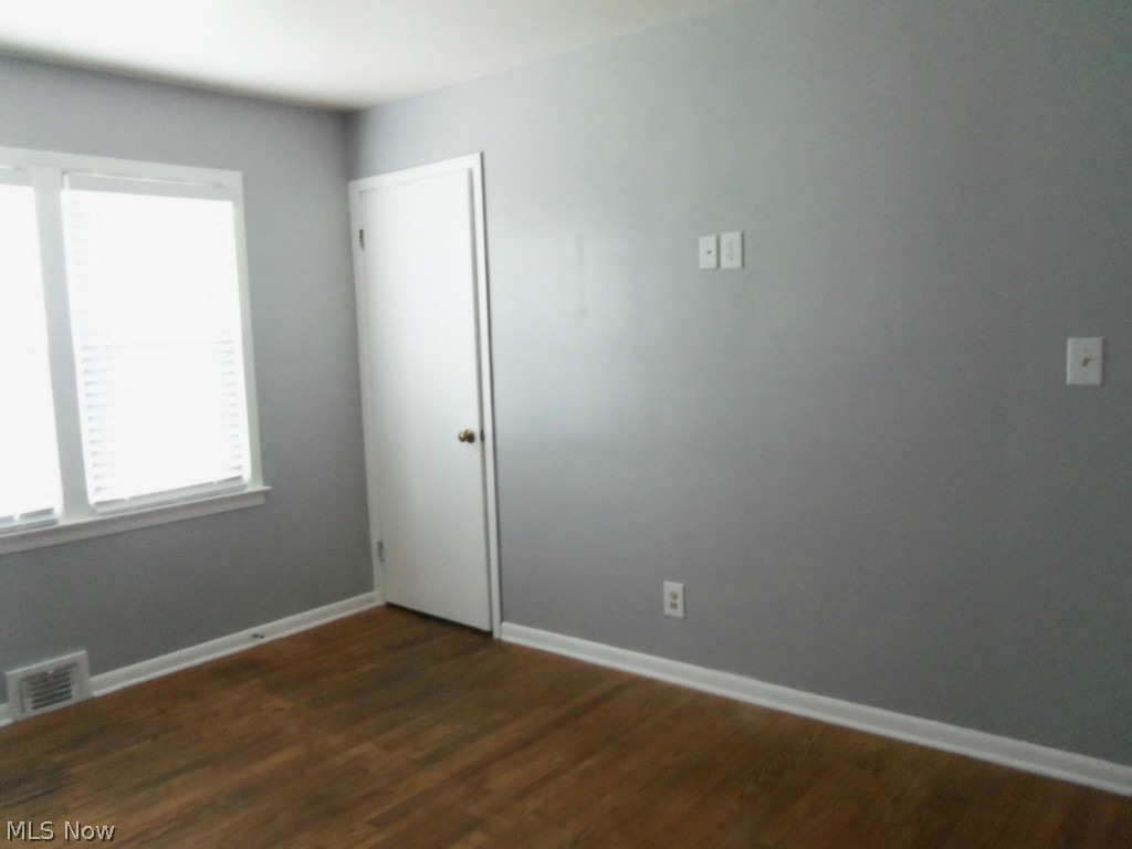 1759 Crestwood Road Cleveland, OH 44124 - Photo 6 of 16 Bedroom