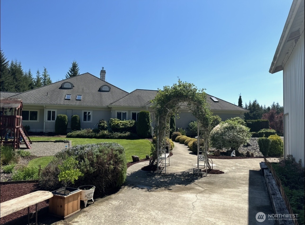 2599 Seminary Hill Road Centralia, WA 98531 - Photo 35 of 40 a front view of a house with a yard
