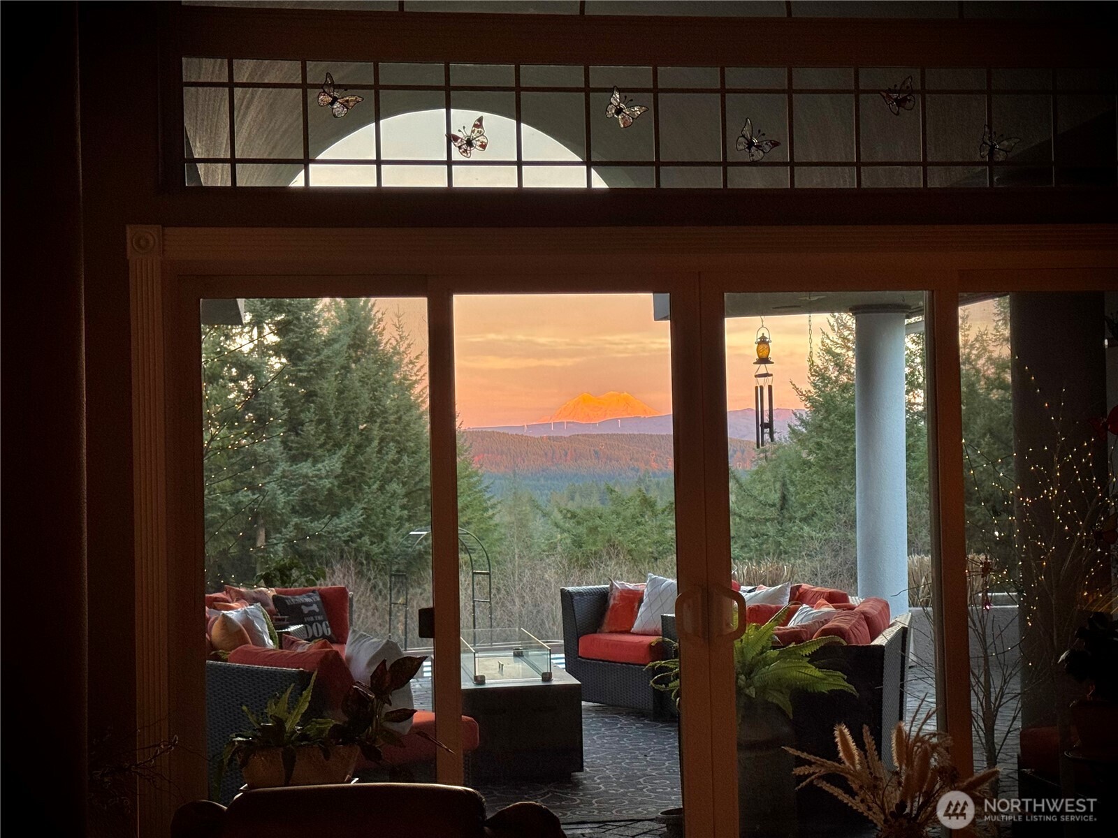 2599 Seminary Hill Road Centralia, WA 98531 - Photo 10 of 40 a living room with large windows