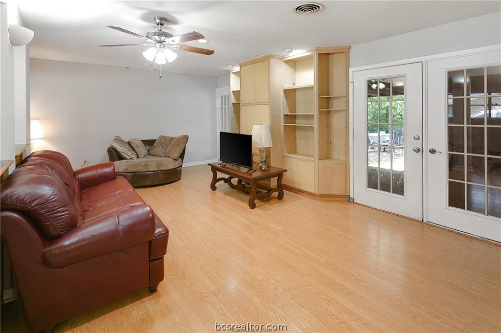 305 West Brookside Drive Bryan, TX 77801 - Photo 16 of 43