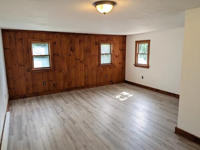 $2,600 | 25 Graves Street, Deerfield, MA 01373