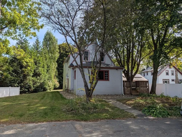 $2,600 | 25 Graves Street, Deerfield, MA 01373