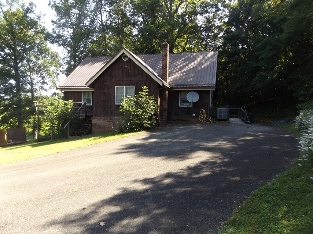 1153 Raindrop Road Fancy Gap, VA 24328 - Photo 20 of 28 Gallery Image 20