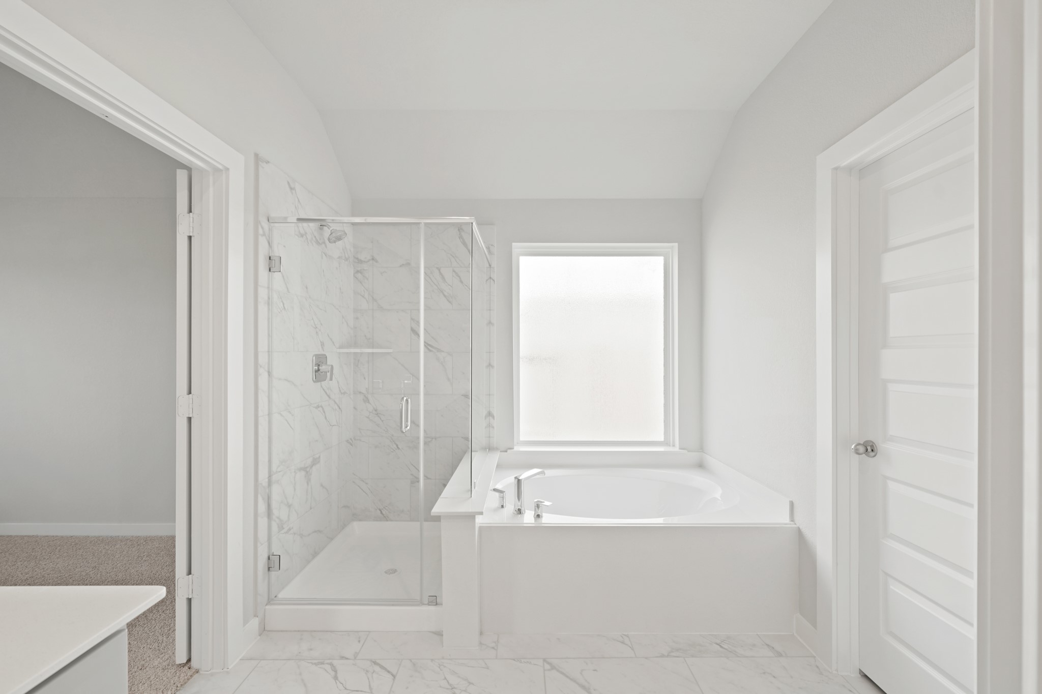 3106 Boulder Ridge Drive Rosenberg, TX 77471 - Photo 13 of 34 a bathroom with a bathtub and shower