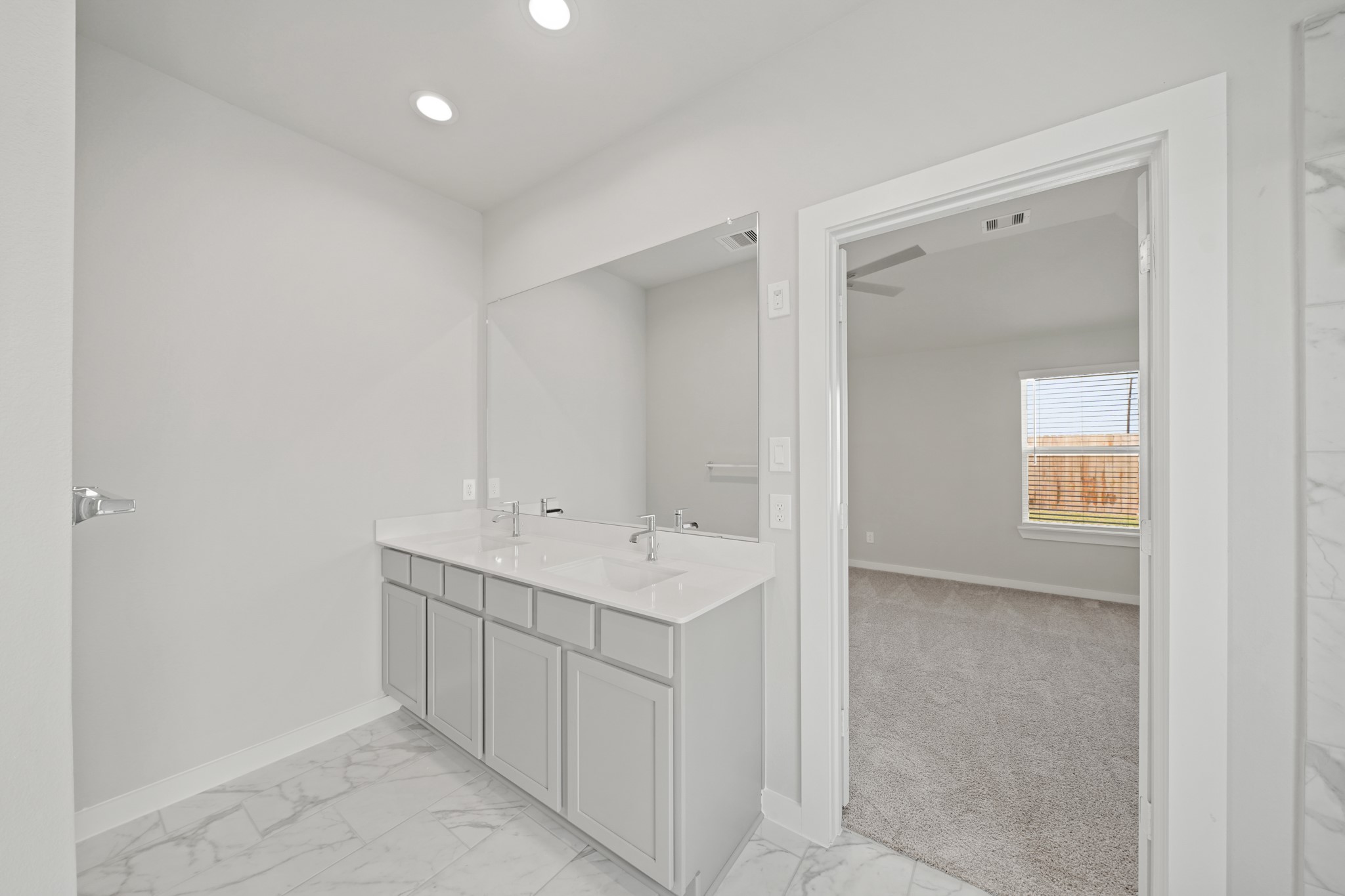 3106 Boulder Ridge Drive Rosenberg, TX 77471 - Photo 14 of 34 a bathroom with a toilet sink and mirror