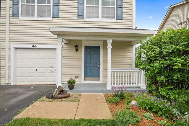$2,200 | 1661 Cameron Drive, Unit 1661, Hampshire, IL 60140