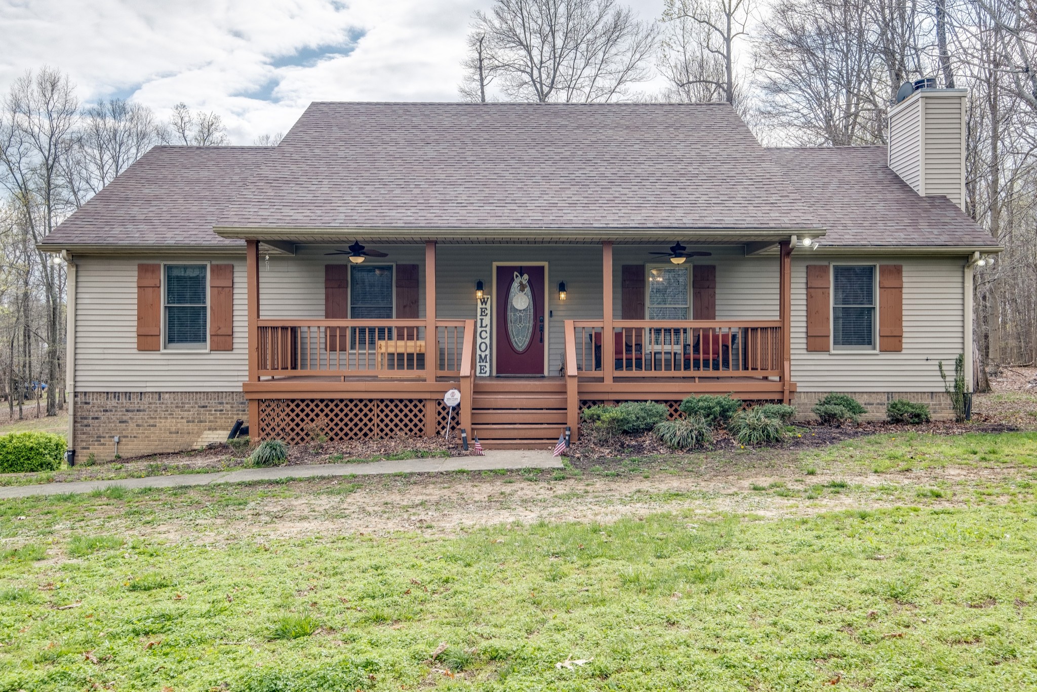 755 Keytown Road Portland, TN 37148 - Photo 1 of 33 a front view of a house with garden