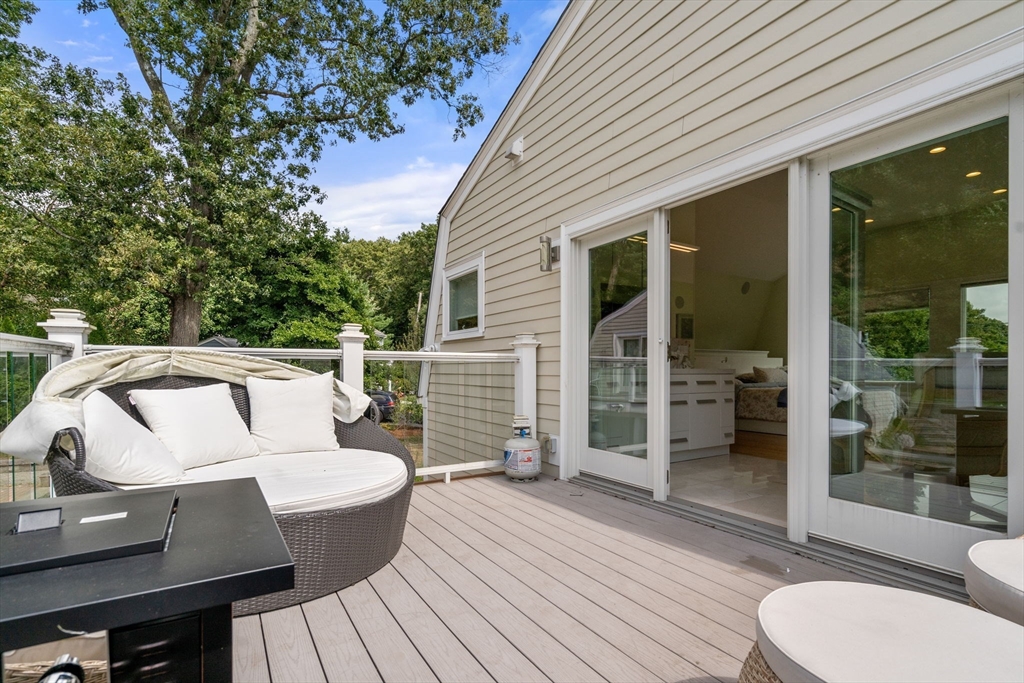27 Hamilton Place Needham, MA 02494 - Photo 36 of 42