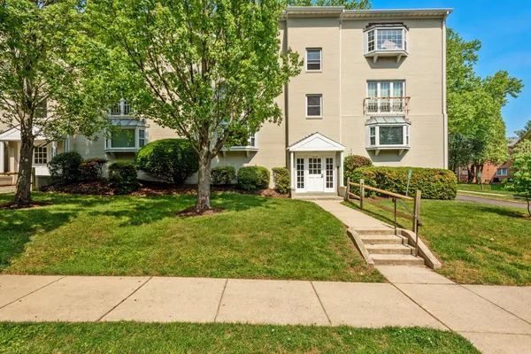 $1,800 | 2919 Willston Place, Unit 101, Falls Church, VA 22044