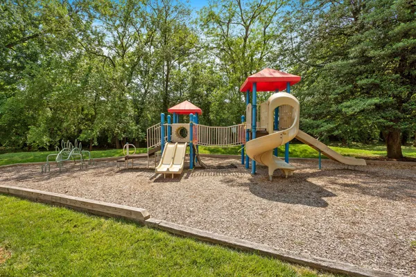 $1,800 | 2919 Willston Place, Unit 101, Falls Church, VA 22044