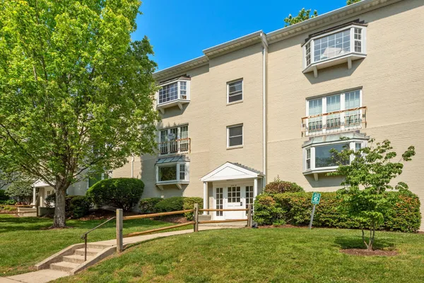 $1,800 | 2919 Willston Place, Unit 101, Falls Church, VA 22044
