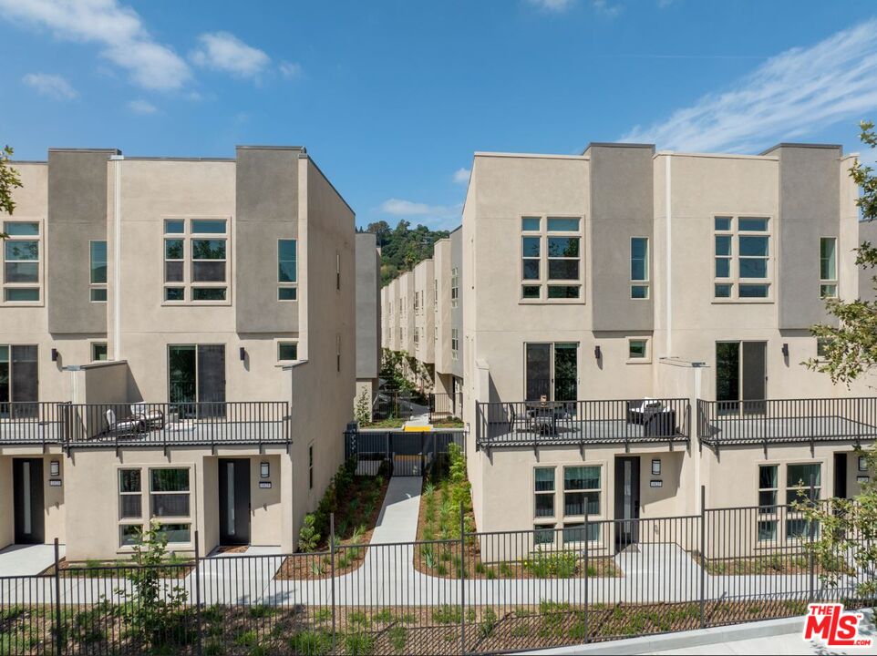 2724 North Rana Way Los Angeles, CA 90039 - Photo 3 of 11