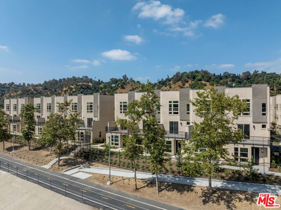 2724 North Rana Way Los Angeles, CA 90039 - Photo 4 of 11