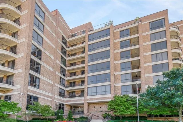 $699,950 | 433 Ward Parkway, Unit 2S, Kansas City, MO 64112