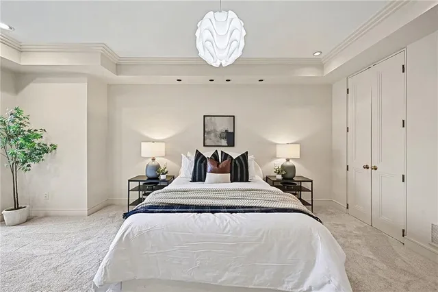 $699,950 | 433 Ward Parkway, Unit 2S, Kansas City, MO 64112