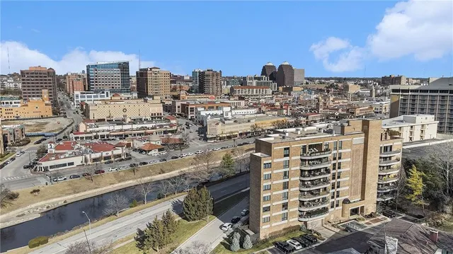 $699,950 | 433 Ward Parkway, Unit 2S, Kansas City, MO 64112