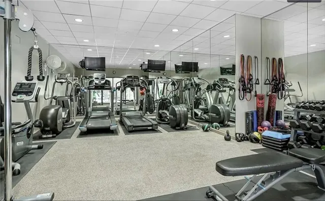 $699,950 | 433 Ward Parkway, Unit 2S, Kansas City, MO 64112