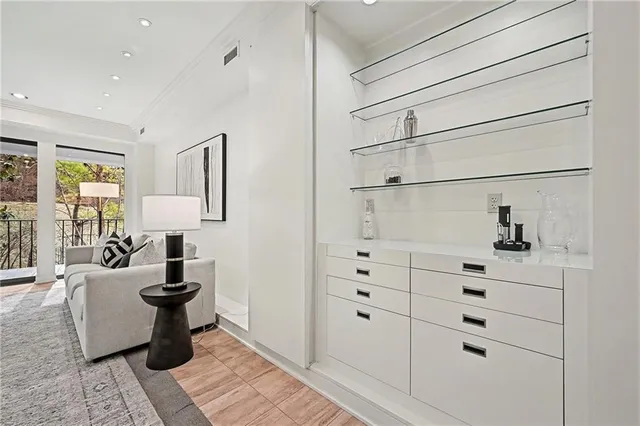 $699,950 | 433 Ward Parkway, Unit 2S, Kansas City, MO 64112