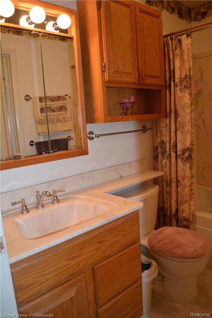 774 Bolinger Street Rochester, MI 48307 - Photo 14 of 27 Bathroom