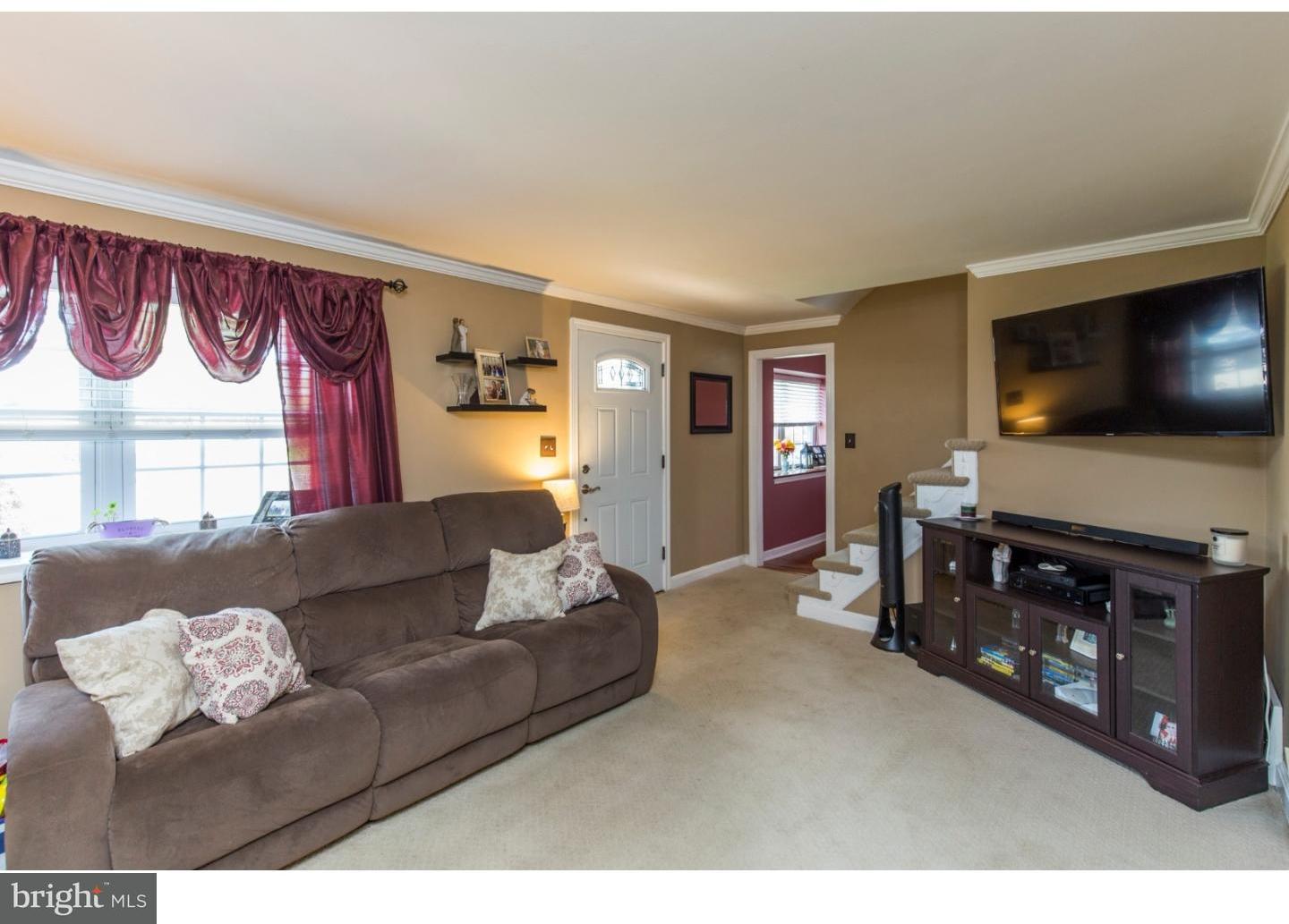523 Stanbridge Road Morton, PA 19070 - Photo 3 of 11 Living Room