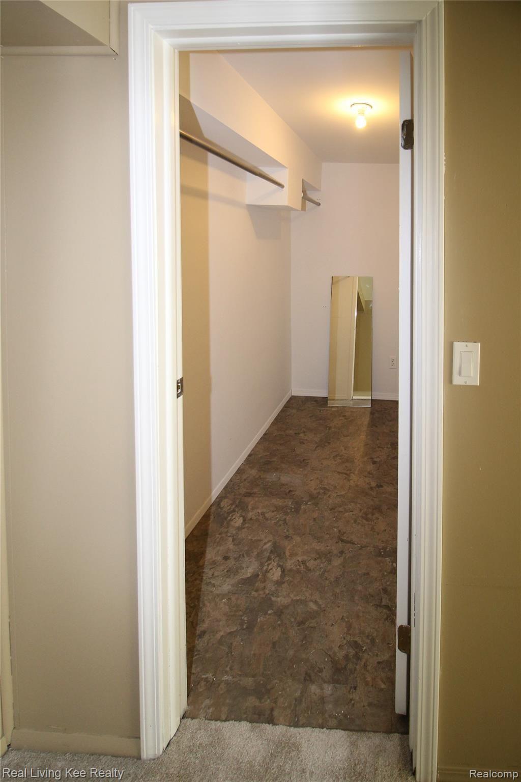 2939 Meadowbrook Drive Rochester, MI 48309 - Photo 19 of 29 IMG_6597.jpg