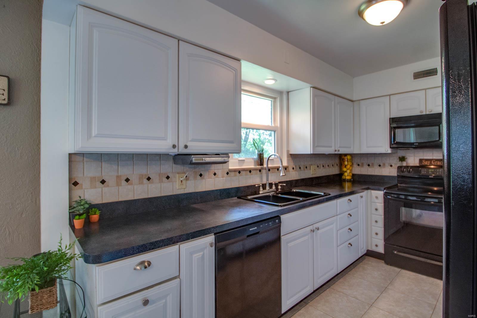 903 Pardee Road Godfrey, IL 62035 - Photo 15 of 50 Gallery Image 15