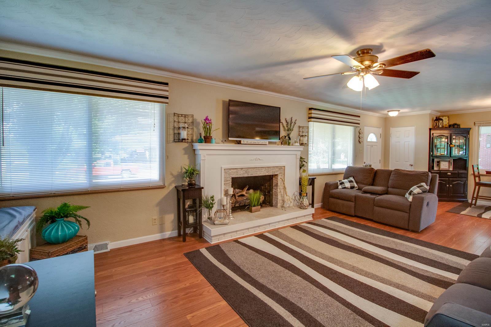 903 Pardee Road Godfrey, IL 62035 - Photo 6 of 50 Gallery Image 6