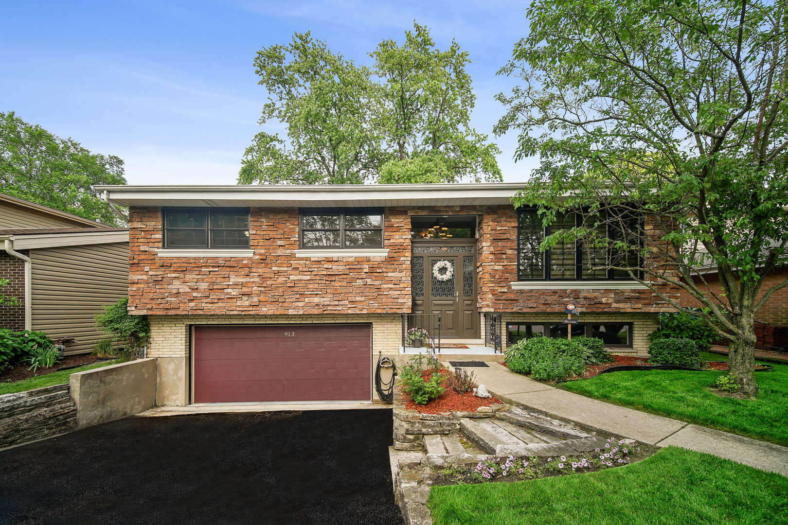 913 Spring Road Elmhurst, IL 60126 - Photo 1 of 27