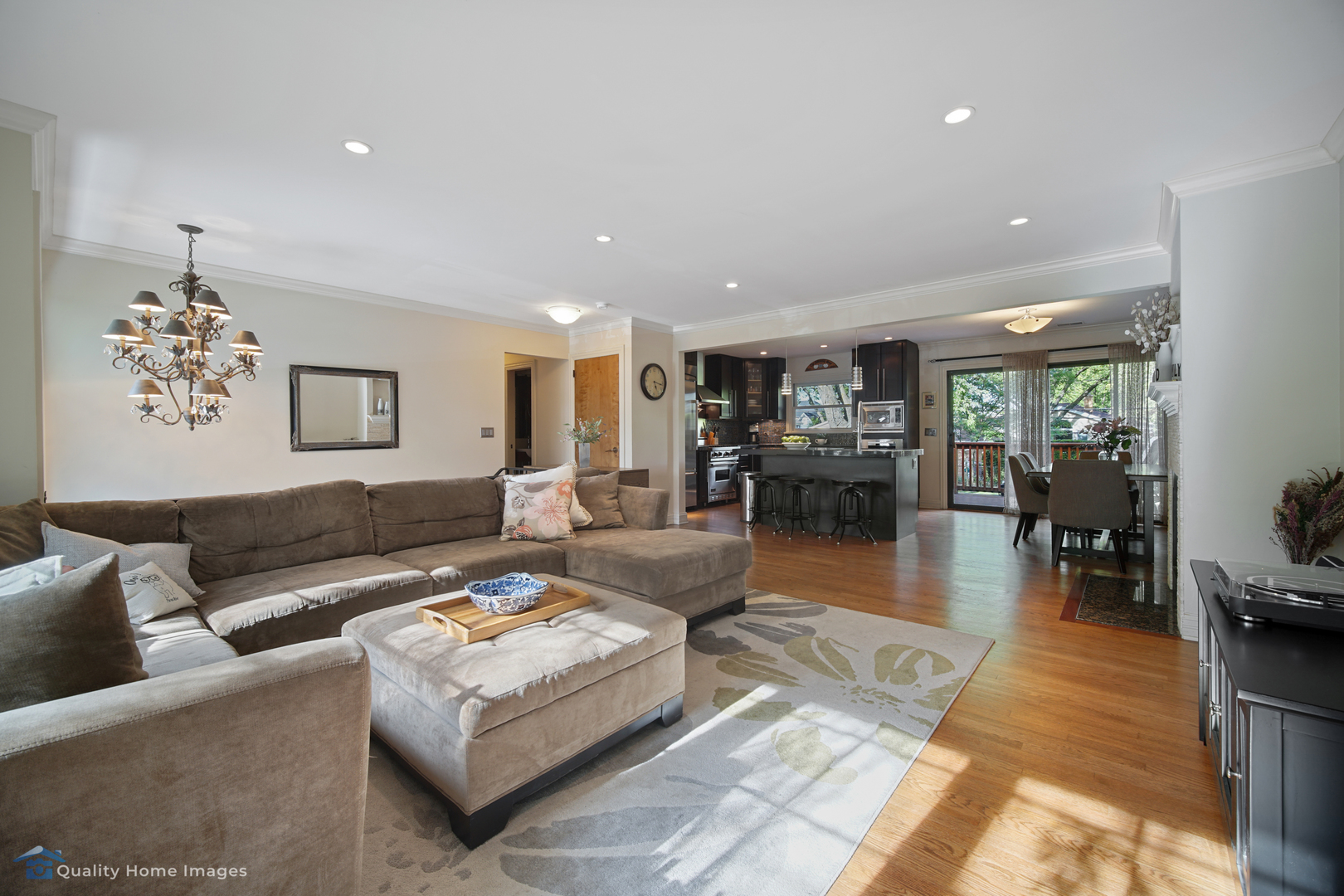 913 Spring Road Elmhurst, IL 60126 - Photo 5 of 27
