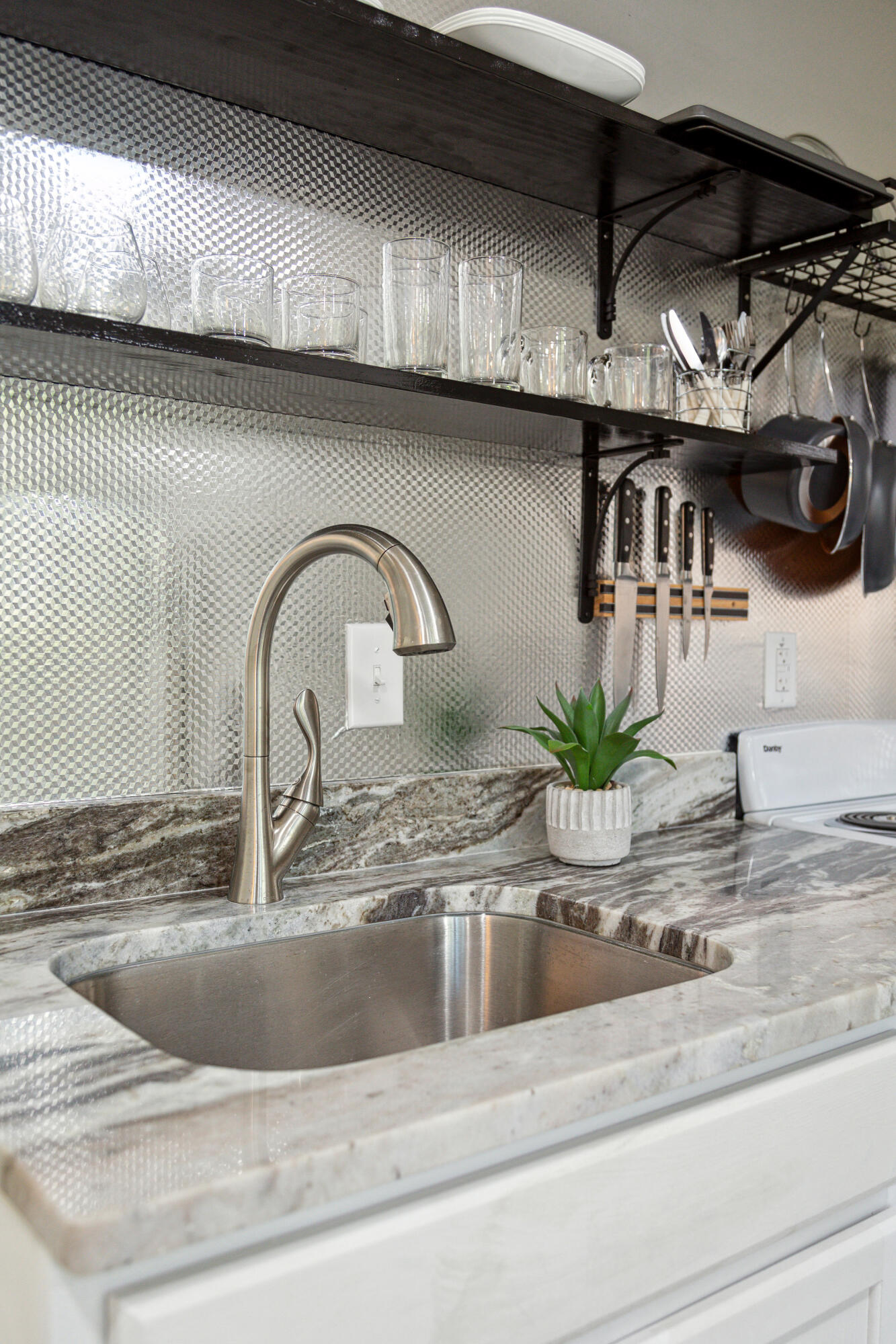 1717 Tower Battery Road Charleston, SC 29412 - Photo 11 of 25 1717TowerBatteryRd-KeenEyeMarketing-013