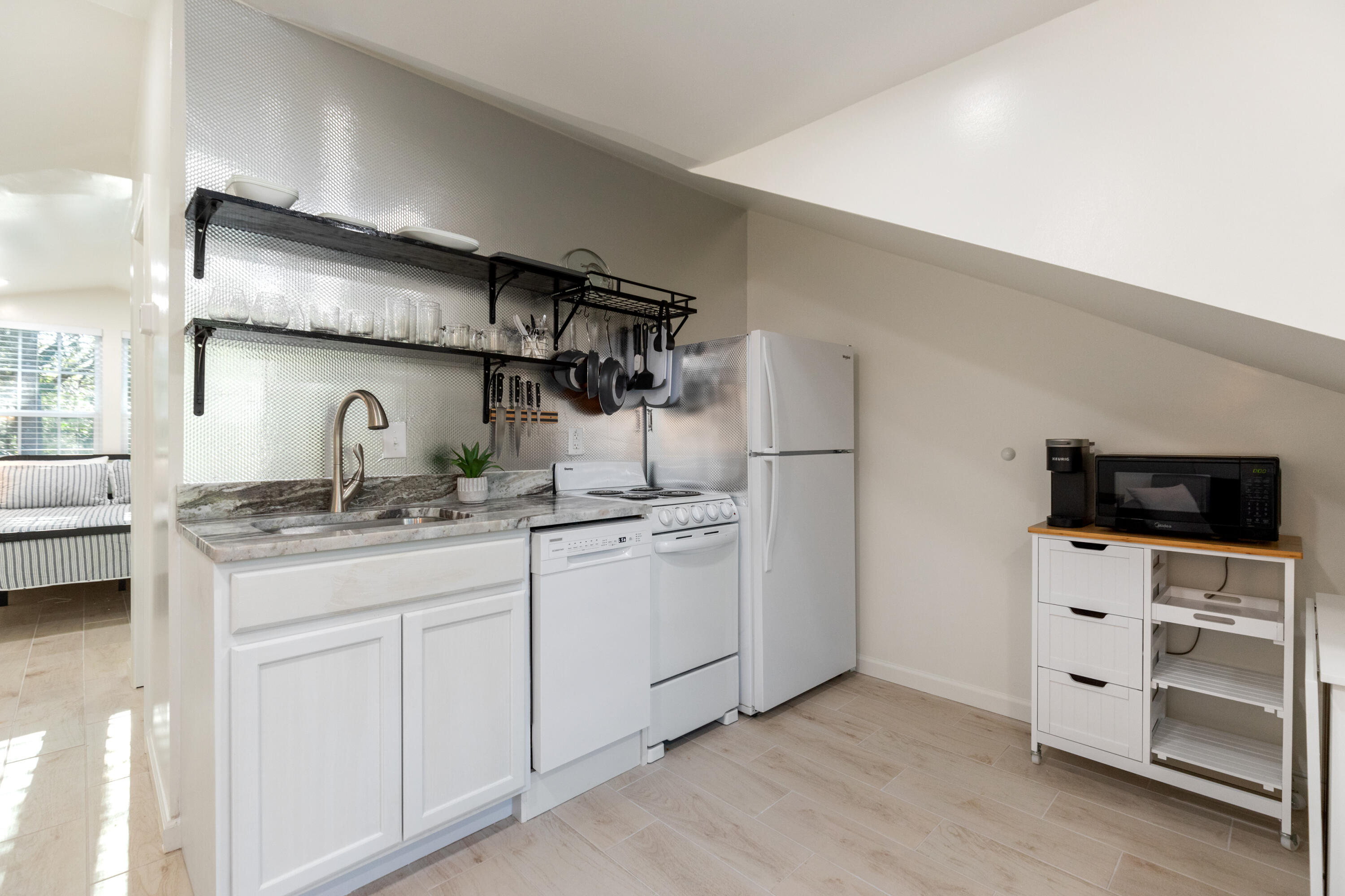 1717 Tower Battery Road Charleston, SC 29412 - Photo 12 of 25 1717TowerBatteryRd-KeenEyeMarketing-014