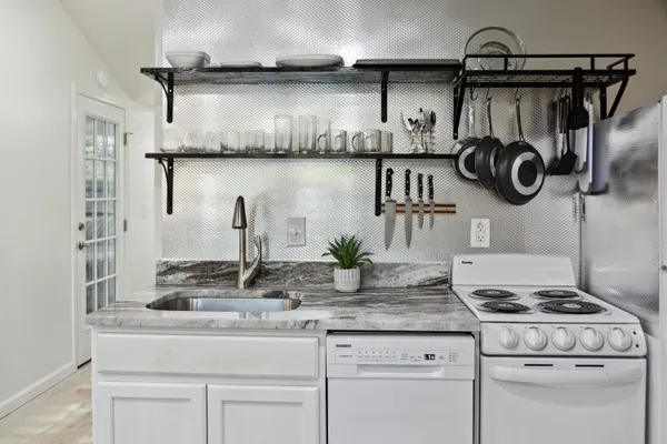 $2,250 | 1717 Tower Battery Road, Charleston, SC 29412