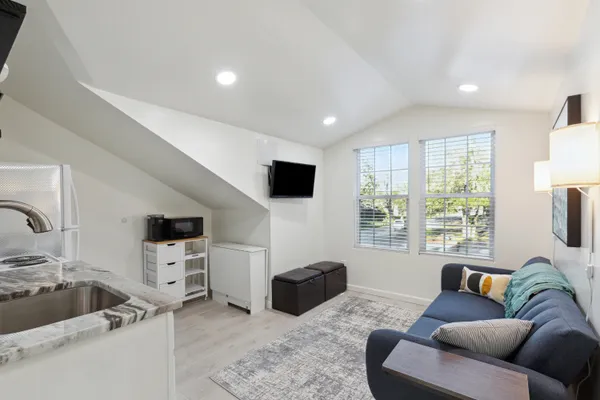 $2,250 | 1717 Tower Battery Road, Charleston, SC 29412