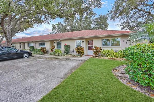 $205,000 | 2460 Northside Drive, Unit 506, Clearwater, FL 33761